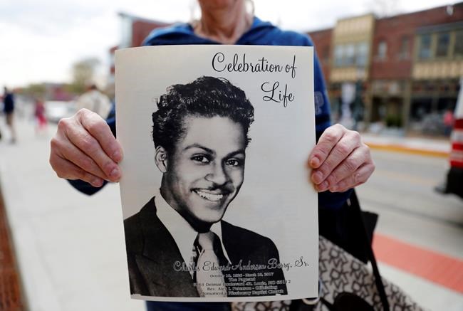 The Latest: Family and friends pack service for Chuck Berry | iNFOnews.ca The Latest: Family and friends pack service for Chuck Berry | iNFOnews.ca