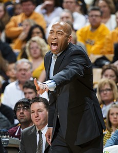 Mississippi State basketball team back in Starkville after emergency landing in St. Louis | iNFOnews.ca