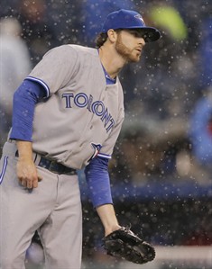 Blue Jays unable to push across runs. Escobar hits go-ahead double for Royals in 4-2 victory | iNFOnews.ca