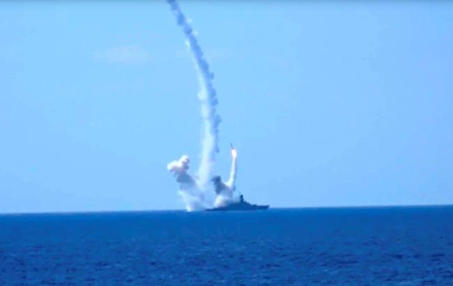 Russia fires cruise missiles, targets IS positions in Syria | iNFOnews.ca CP790167525