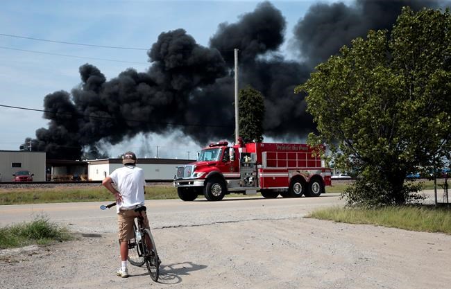 Illinois derailment causes fire, evacuations but no one hurt | iNFOnews.ca
