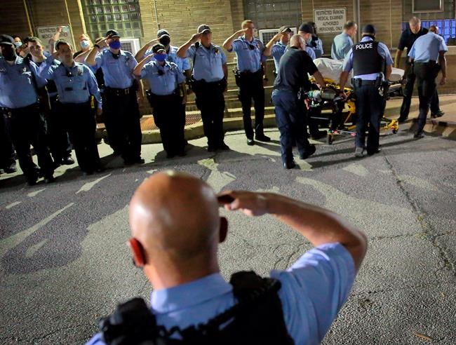 'Tragedy': St. Louis officer dies after being shot by gunman | iNFOnews.ca