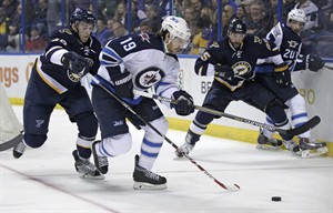 Barret Jackman floats winning goal from centre ice, Blues beat Jets 5-4 after blowing lead | iNFOnews.ca CP32235892