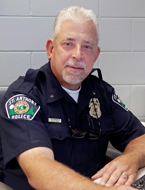 Minnesota chief defends officer in July shooting of Castile | iNFOnews.ca Minnesota chief defends officer in July shooting of Castile | iNFOnews.ca