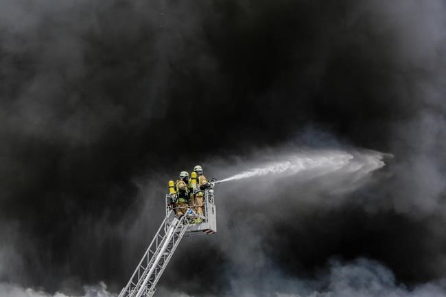 Firefighters battling blaze at large Berlin market | iNFOnews.ca
