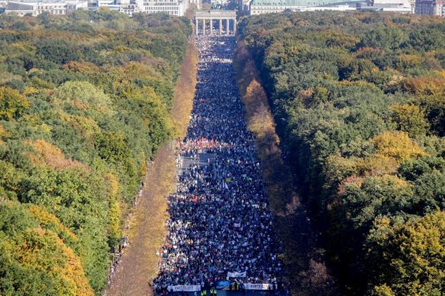 Tens of thousands in Berlin protest racism, discrimination | iNFOnews.ca Tens of thousands in Berlin protest racism, discrimination | iNFOnews.ca