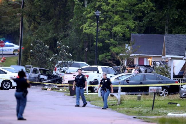 Four people killed when plane crashes into Mississippi home | iNFOnews.ca