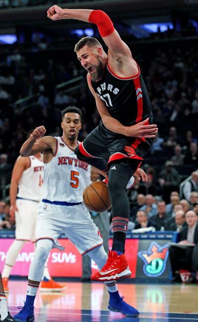 DeRozan's jumper, 37 points lead Raptors past Knicks, 92-91 | iNFOnews.ca DeRozan's jumper, 37 points lead Raptors past Knicks, 92-91 | iNFOnews.ca
