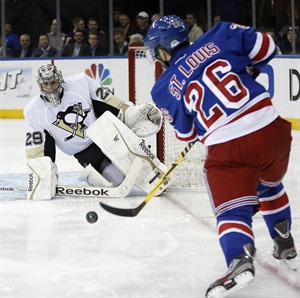 Crosby ends scoring drought, Fleury posts 2nd straight shutout of Rangers in Pens' Game 3 win | iNFOnews.ca CP28256633