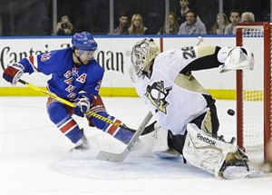 Crosby scores twice, Penguins even series with 4-3 win over Rangers | iNFOnews.ca CP32753320