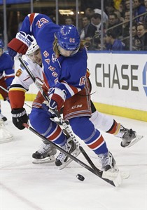 Calgary Flames captain Giordano out indefinitely with mystery injury | iNFOnews.ca