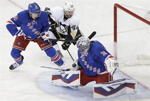 Rangers get first-period goals, take lead on Penguins with 2-1 win in series opener | iNFOnews.ca CP32728104