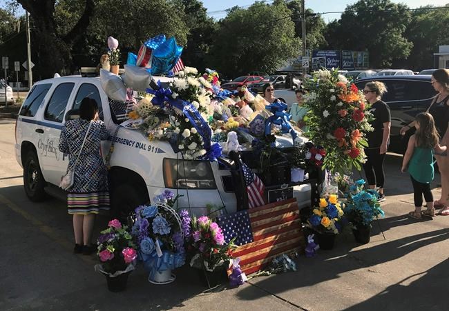 Suspect caught in killing of Mississippi officer at station | iNFOnews.ca CP1650896972