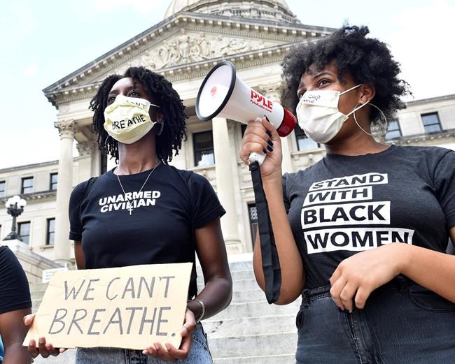 Crowd protests white mayor's words about black man's death | iNFOnews.ca