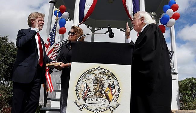 Ex-GOP governor hopeful becomes Democratic mayor of Natchez | iNFOnews.ca Ex-GOP governor hopeful becomes Democratic mayor of Natchez | iNFOnews.ca