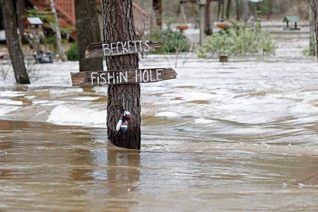 Soggy neighbourhoods under flash-flood warning in Mississippi | iNFOnews.ca