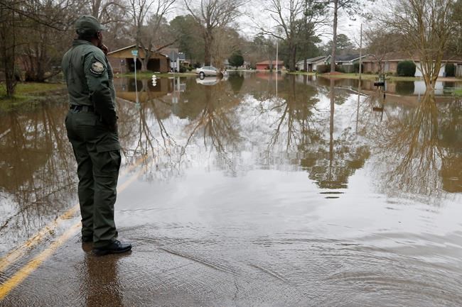 Flooded Mississippi residents return to soggy, smelly homes | iNFOnews.ca Flooded Mississippi residents return to soggy, smelly homes | iNFOnews.ca