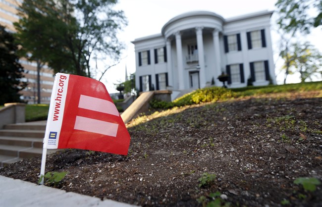 Mississippi gov. signs law allowing service denial to gays | iNFOnews.ca CP36982797