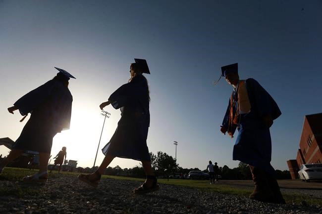 Amid pandemic, fewer students seek federal aid for college | iNFOnews.ca