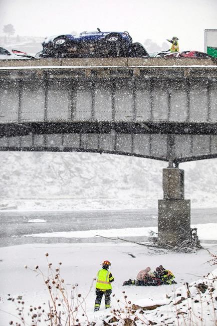 About 30 vehicles involved in pileup on icy Montana bridge | iNFOnews.ca