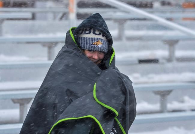 Wind, heavy snow cause power outages, road closures | iNFOnews.ca Wind, heavy snow cause power outages, road closures | iNFOnews.ca