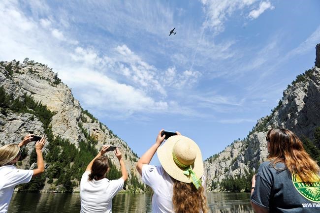 Plane returns to honour Montana firefighters killed in 1949 | iNFOnews.ca