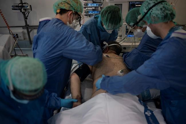 Some doctors moving away from ventilators for virus patients | iNFOnews.ca