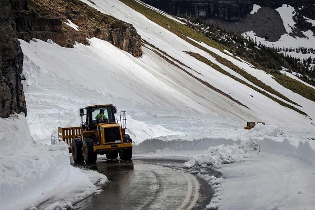 Plow crews clear Glacier National Park thoroughfare | iNFOnews.ca Plow crews clear Glacier National Park thoroughfare | iNFOnews.ca