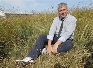 Like father before him, Garry Harvey engraves winner's name into the claret jug in a hurry | iNFOnews.ca CP24256092