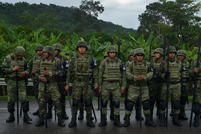 Hundreds of migrants corralled at detention centre in Mexico | iNFOnews.ca CP1662314930