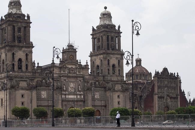 Local leaders resist Mexico president's push for reopening | iNFOnews.ca CP966874091