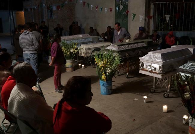 Mexican family mourns 11 dead after church falls at baptism | iNFOnews.ca Mexican family mourns 11 dead after church falls at baptism | iNFOnews.ca