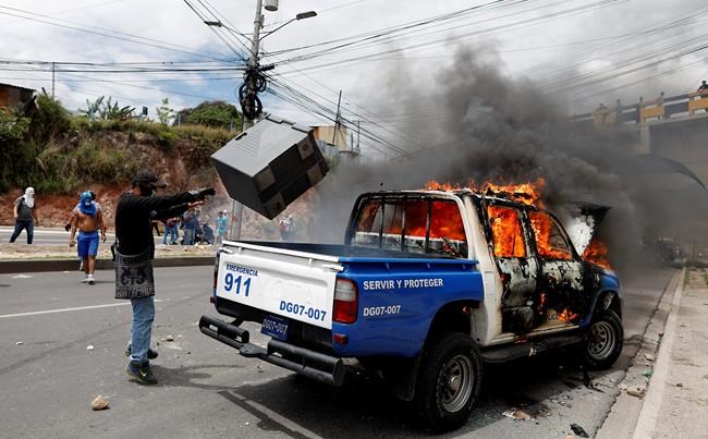 25 hurt in protests by Honduran teachers, medical workers | iNFOnews.ca