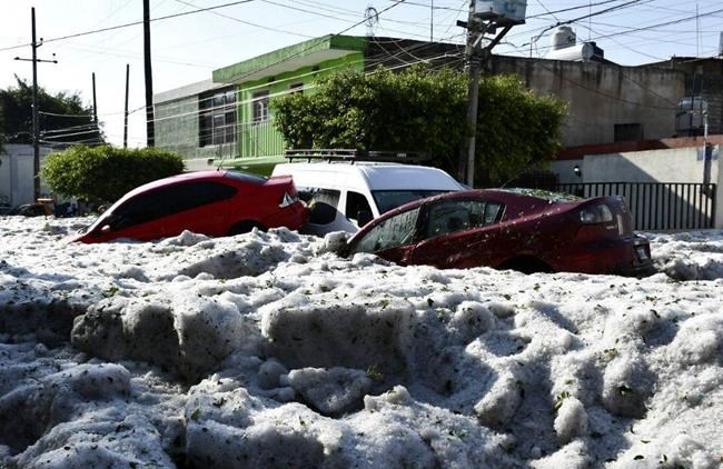 Guadalajara digs out from more than 4 feet of hail | iNFOnews.ca Guadalajara digs out from more than 4 feet of hail | iNFOnews.ca