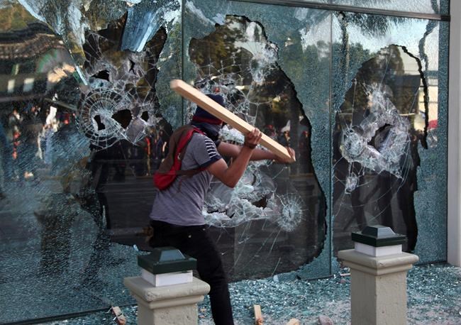 Protests against Honduran leader's re-election turn violent | iNFOnews.ca