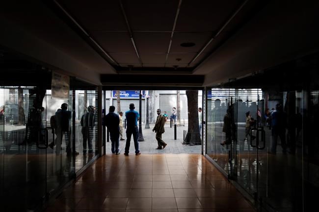 Venezuela buckles under massive power, communications outage | iNFOnews.ca