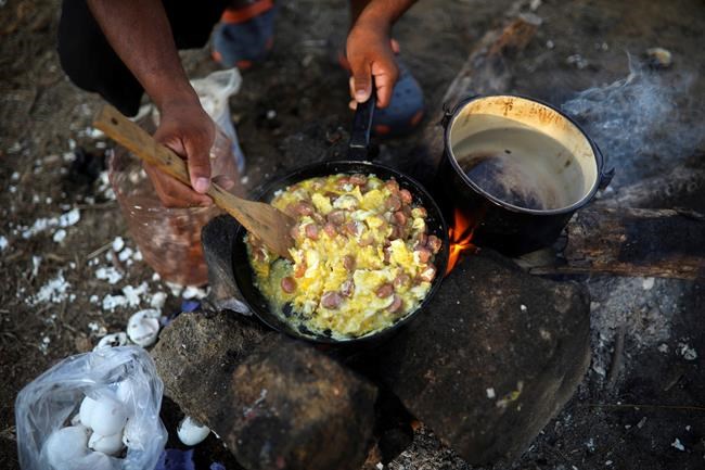 Migrants leave caravan camp in southern Mexico | iNFOnews.ca