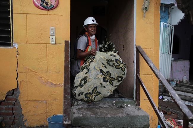 In quake-torn Mexican town, amputee toils to clear debris | iNFOnews.ca