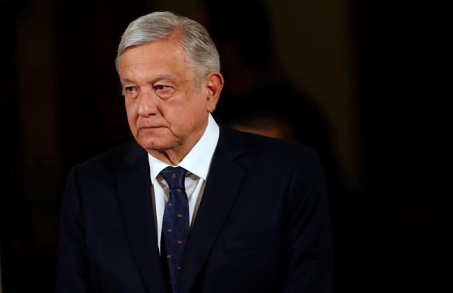 Mexico president shakes hands with drug lord's mother | iNFOnews.ca Mexico president shakes hands with drug lord's mother | iNFOnews.ca