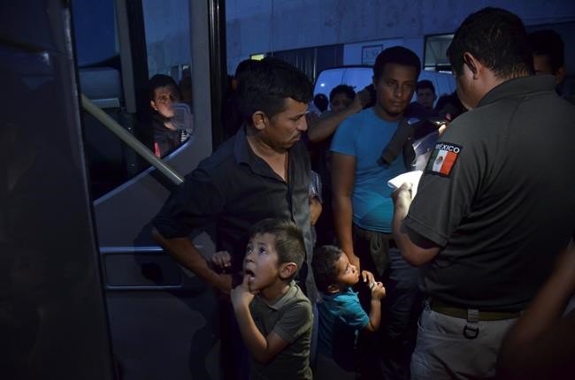 Confusion, fear spread on Mexico border with new US policy | iNFOnews.ca