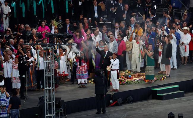The Latest: Mexico's new leader signs pact on migrants | iNFOnews.ca