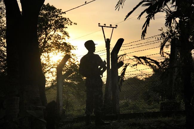 Rohingya try to enter Bangladesh to flee Myanmar violence | iNFOnews.ca