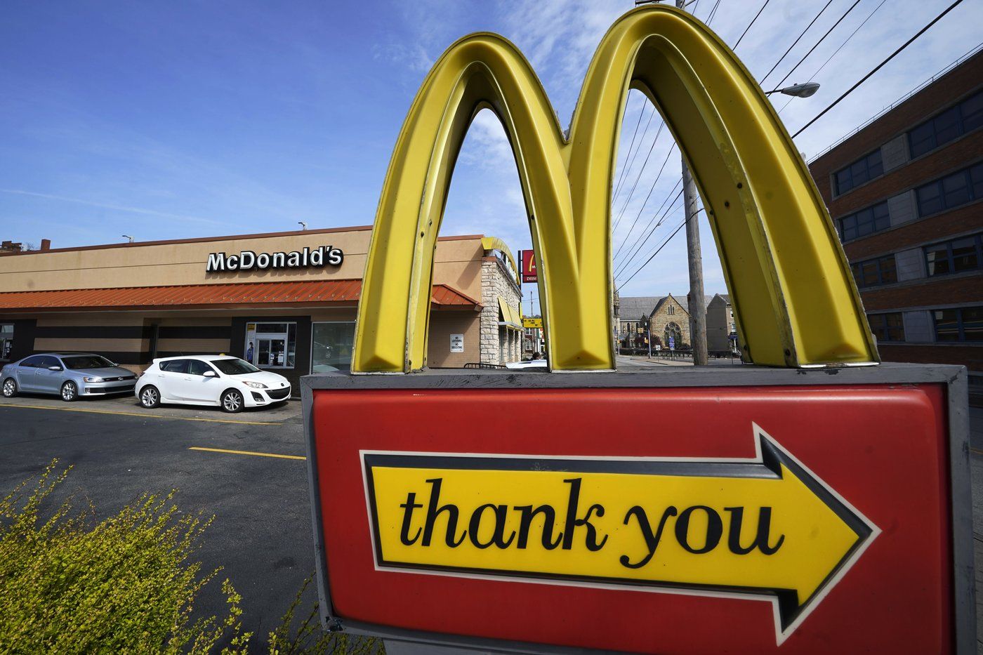 This isn't what I ordered: Lawsuits accuse Burger King, others of ads that misrepresent their foods | iNFOnews.ca