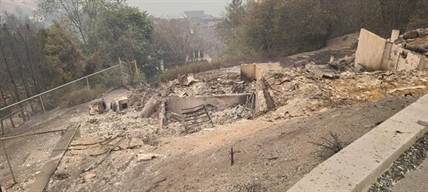 On emotional bus tours, residents return to West Kelowna to view the ashes | iNFOnews.ca On emotional bus tours, residents return to West Kelowna to view the ashes | iNFOnews.ca