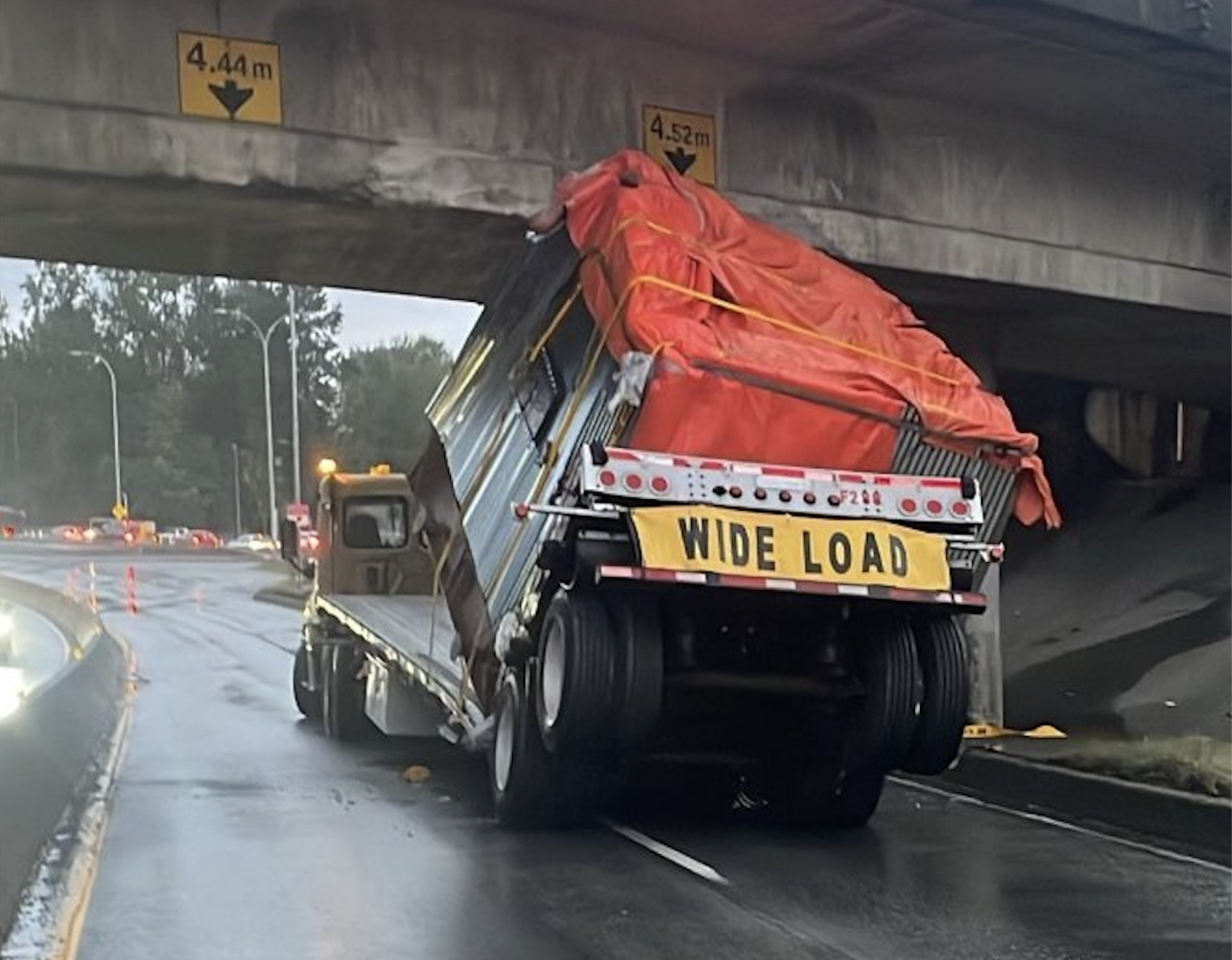 UH-OH: Truck driver takes off after wedging rig under overpass in North Van | iNFOnews.ca