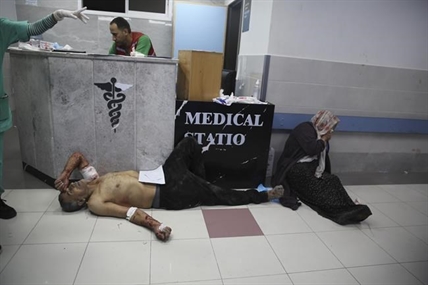 Canadian doctor trapped in Gaza volunteers at hospital, pleas for medical supplies | iNFOnews.ca