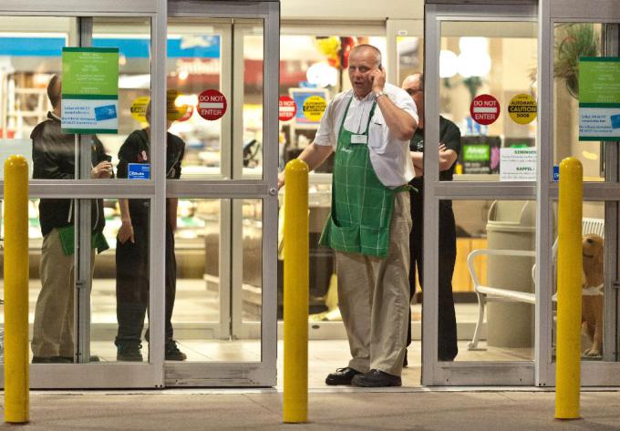 Manhunt continues in Moncton after shooter kills three RCMP officers, injures two | iNFOnews.ca Manhunt continues in Moncton after shooter kills three RCMP officers, injures two | iNFOnews.ca