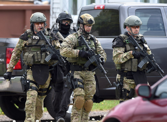 Manhunt continues in Moncton after shooter kills three RCMP officers, injures two | iNFOnews.ca Manhunt continues in Moncton after shooter kills three RCMP officers, injures two | iNFOnews.ca
