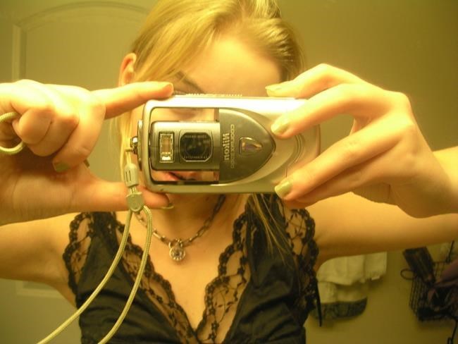 Nostalgia for 'a mythical past': Why Gen Z loves the old-school digicam | iNFOnews.ca Nostalgia for 'a mythical past': Why Gen Z loves the old-school digicam | iNFOnews.ca