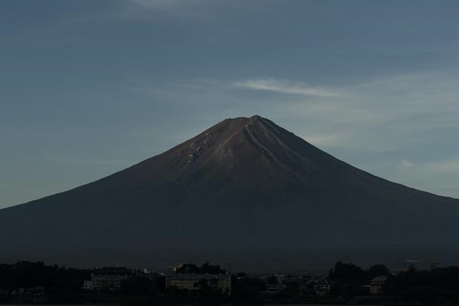 Mount Fuji is still without its iconic snowcap in November for the first time in 130 years | iNFOnews.ca